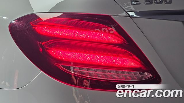 Mercedes-Benz E-Class (W213) E300 4MATIC Exclusive 2020 — фото 39