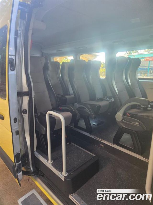 Renault Korea Master School Bus 15-Seater 2020 — фото 5