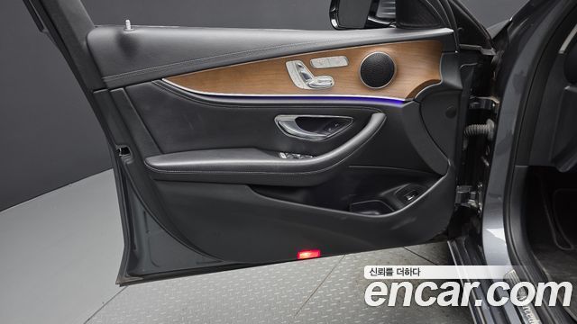 Mercedes-Benz E-Class (W213) E220d Exclusive 2018 — фото 24