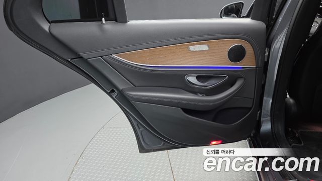 Mercedes-Benz E-Class (W213) E220d Exclusive 2018 — фото 25