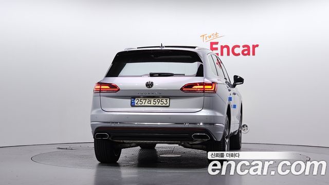 Volkswagen Touareg (III) 3.0 TDI Prestige 2021 — фото 4