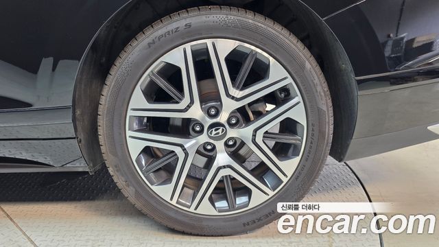 Hyundai Grandeur (GN7) 2,5 Gasoline 2WD Premium 2023 — фото 21