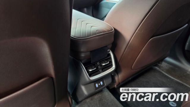 Hyundai Grandeur (GN7) 2,5 Gasoline 2WD Premium 2023 — фото 31
