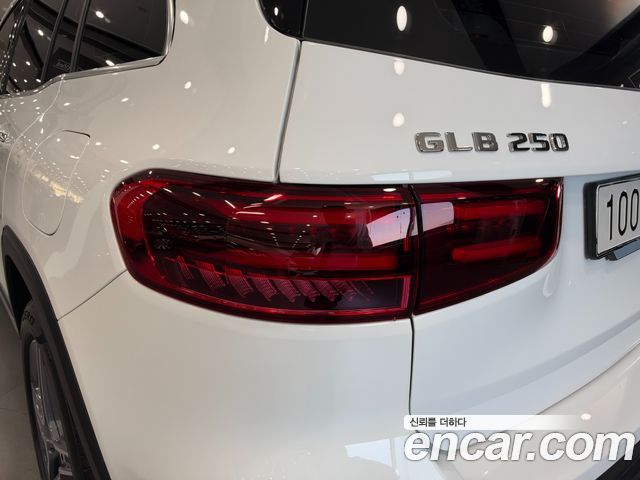 Mercedes-Benz GLB-Class (X247) GLB250 4MATIC 2025 — фото 17