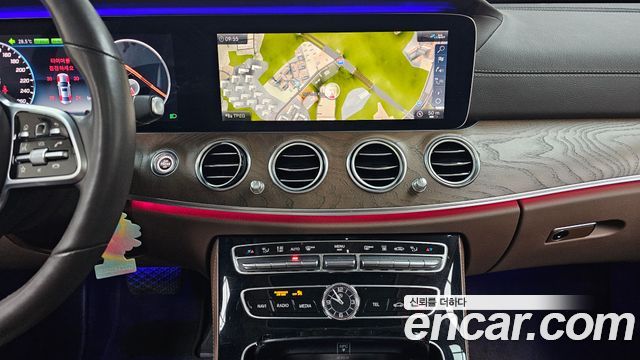 Mercedes-Benz E-Class (W213) E300e 4MATIC Exclusive 2020 — фото 12