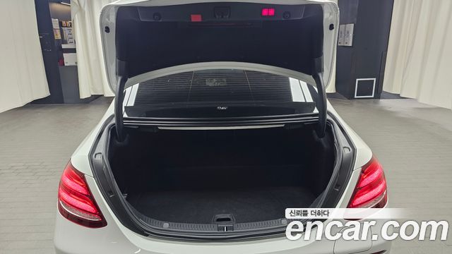 Mercedes-Benz E-Class (W213) E300e 4MATIC Exclusive 2020 — фото 18