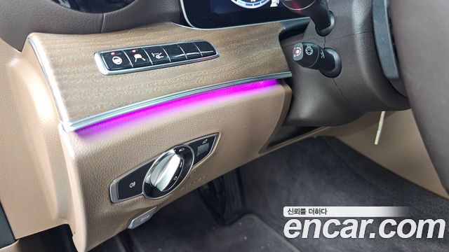 Mercedes-Benz E-Class (W213) E300e 4MATIC Exclusive 2020 — фото 20