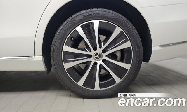 Mercedes-Benz E-Class (W213) E300e 4MATIC Exclusive 2020 — фото 21