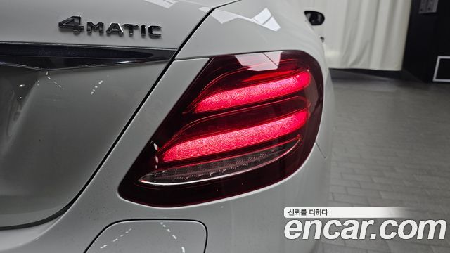 Mercedes-Benz E-Class (W213) E300e 4MATIC Exclusive 2020 — фото 23