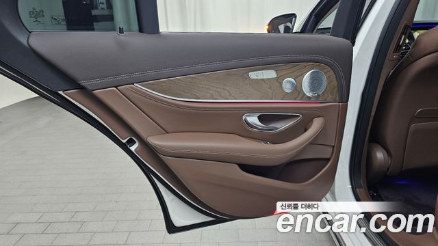 Mercedes-Benz E-Class (W213) E300e 4MATIC Exclusive 2020 — фото 25