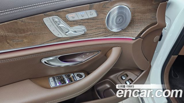 Mercedes-Benz E-Class (W213) E300e 4MATIC Exclusive 2020 — фото 28