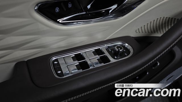 Bentley Flying Spur (III) 4.0 Azure 2023 — фото 35