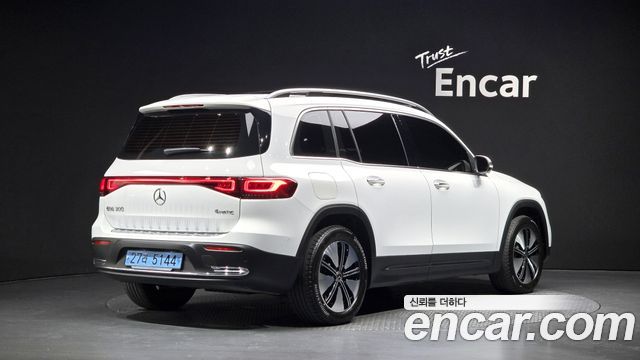 Mercedes-Benz EQB (X243) EQB300 4MATIC 2023 — фото 2