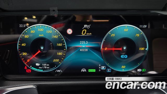Mercedes-Benz EQB (X243) EQB300 4MATIC 2023 — фото 8