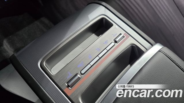 Hyundai Grandeur (GN7) 2,5 Gasoline 2WD Exclusive 2023 — фото 18