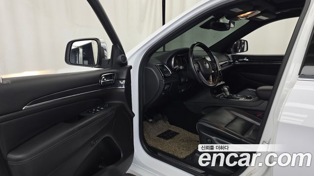 Jeep Grand Cherokee 3.0 Diesel Overland WK2 2020 — фото 10