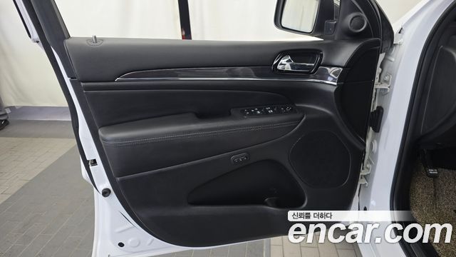 Jeep Grand Cherokee 3.0 Diesel Overland WK2 2020 — фото 30