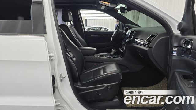 Jeep Grand Cherokee 3.0 Diesel Overland WK2 2020 — фото 32