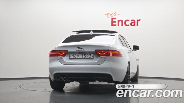 Jaguar XE 20d Prestige 2018 — фото 4