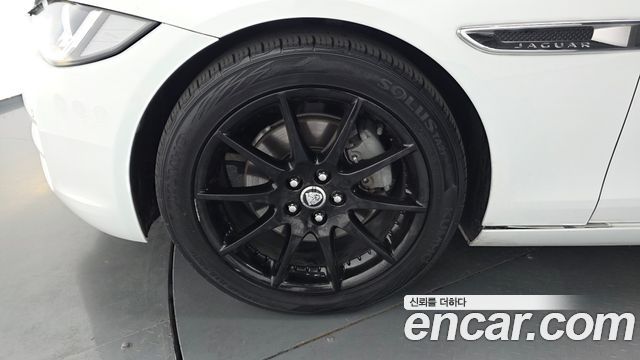 Jaguar XE 20d Prestige 2018 — фото 5