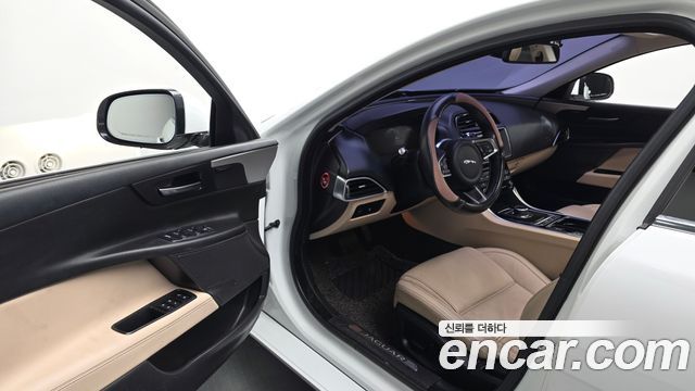 Jaguar XE 20d Prestige 2018 — фото 10
