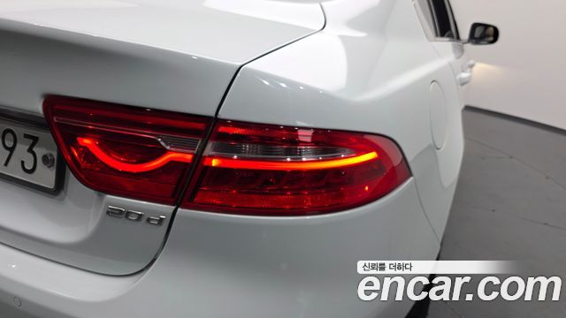 Jaguar XE 20d Prestige 2018 — фото 23