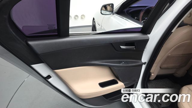Jaguar XE 20d Prestige 2018 — фото 25