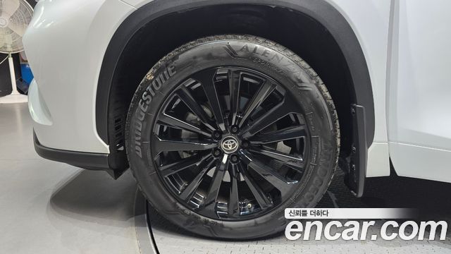 Toyota Highlander (IV) 2.5 4WD Limited 2023 — фото 5