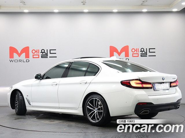BMW 5 Series (G30) 520i M Sport 2023 — фото 2