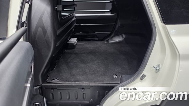 KG Mobility (SsangYong) Torres EVX TV7 2024 — фото 15