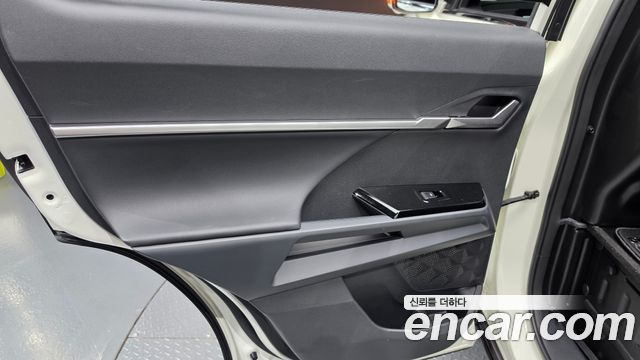 KG Mobility (SsangYong) Torres EVX TV7 2024 — фото 31