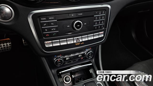 Mercedes-Benz GLA-Class (X156) GLA45 AMG 4MATIC 2019 — фото 27