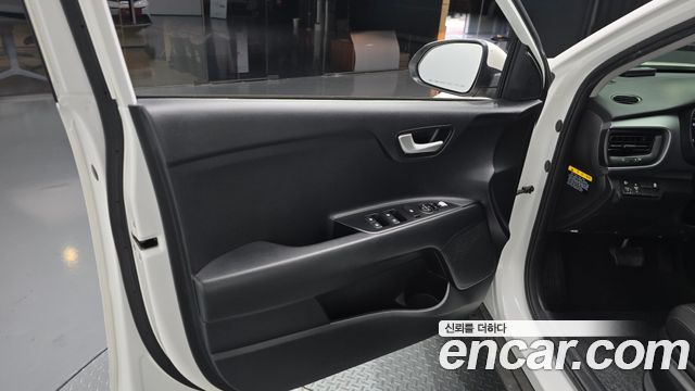 Kia Stonic 1.4 Trendy 2020 — фото 24