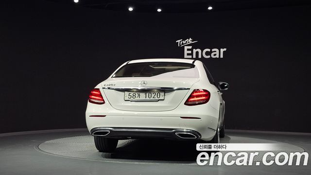 Mercedes-Benz E-Class (W213) E220d Exclusive 2017 — фото 4