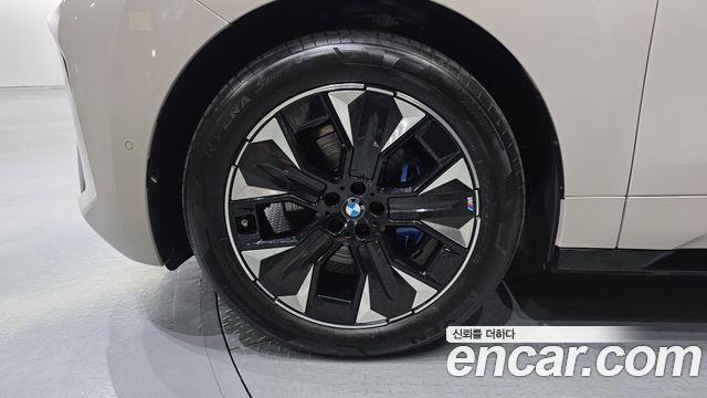 BMW iX xDrive45 M Sport 2026 — фото 5