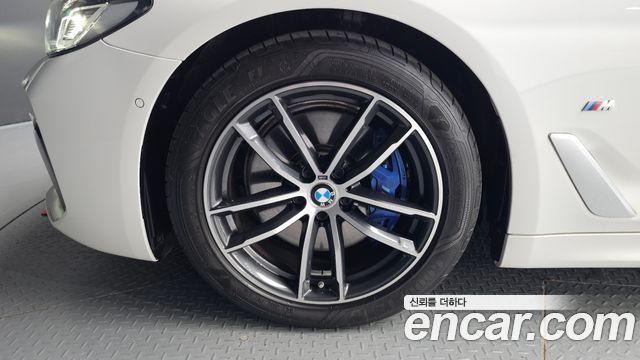 BMW 5 Series (G30) 520i M Sport 2023 — фото 5