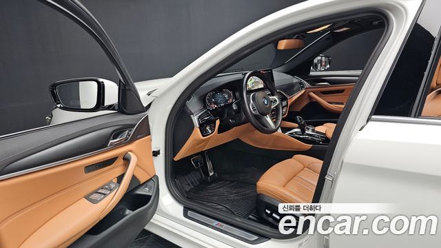 BMW 5 Series (G30) 520i M Sport 2023 — фото 10
