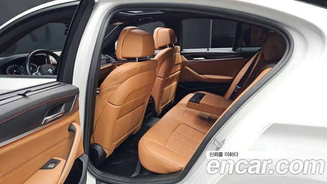 BMW 5 Series (G30) 520i M Sport 2023 — фото 12