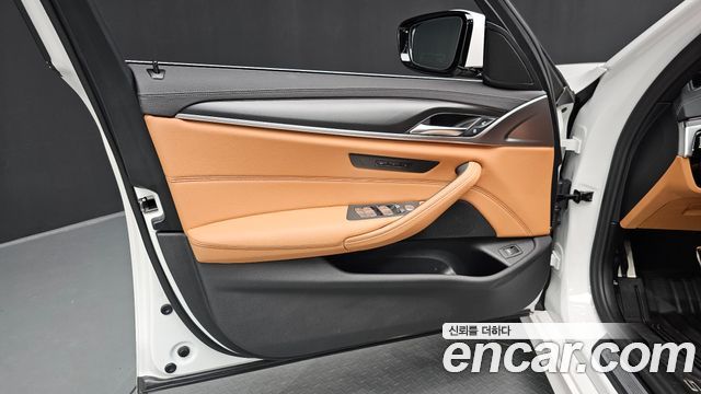 BMW 5 Series (G30) 520i M Sport 2023 — фото 24