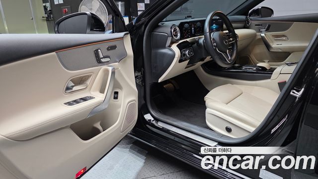 Mercedes-Benz A-Class (W177) A220 Sedan 2022 — фото 10