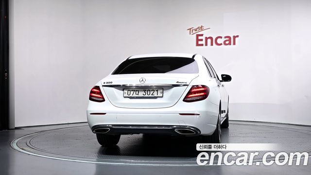 Mercedes-Benz E-Class (W213) E300 4MATIC Avnatgarde 2017 — фото 4