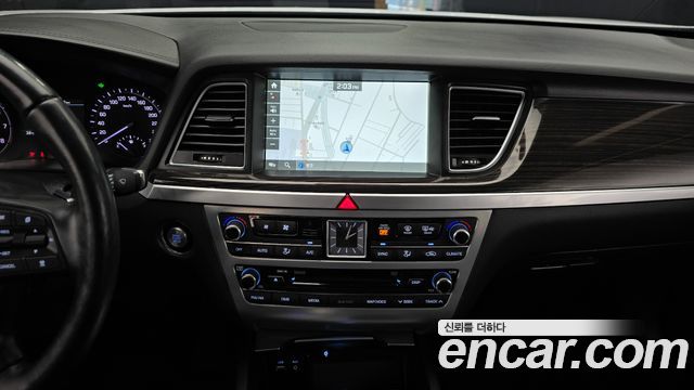 Genesis G80 3.3 GDI AWD Premium Luxury 2017 — фото 17