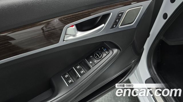 Genesis G80 3.3 GDI AWD Premium Luxury 2017 — фото 19