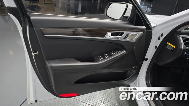 Genesis G80 3.3 GDI AWD Premium Luxury 2017 — фото 30