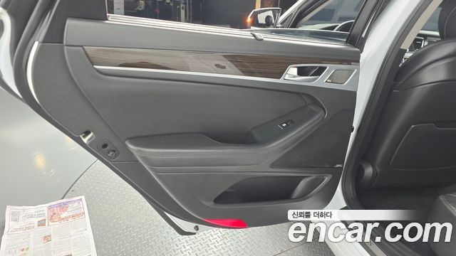 Genesis G80 3.3 GDI AWD Premium Luxury 2017 — фото 31