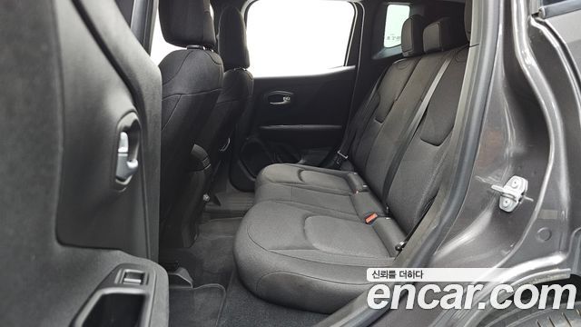 Jeep Renegade 2.4 Longitude 2021 — фото 15