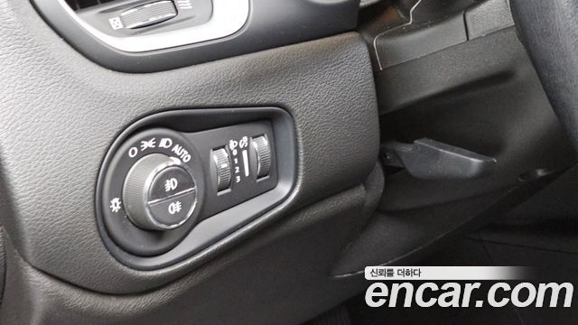 Jeep Renegade 2.4 Longitude 2021 — фото 17