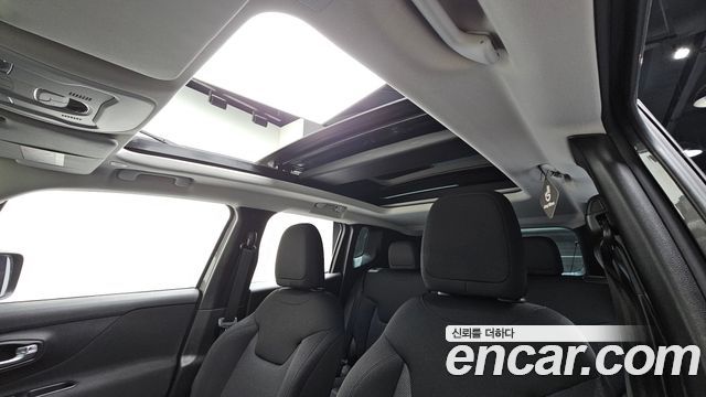 Jeep Renegade 2.4 Longitude 2021 — фото 20