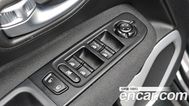 Jeep Renegade 2.4 Longitude 2021 — фото 24