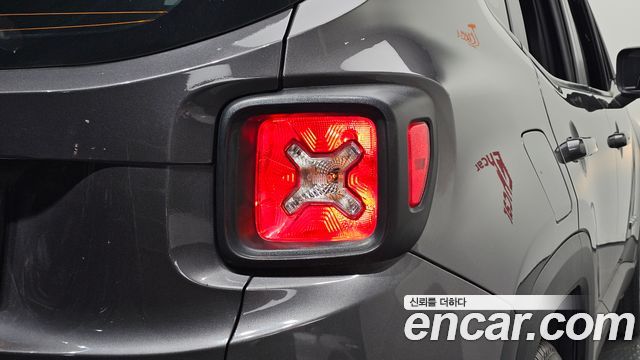 Jeep Renegade 2.4 Longitude 2021 — фото 29